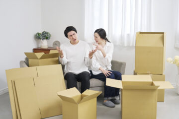 引っ越し中に喧嘩する夫婦